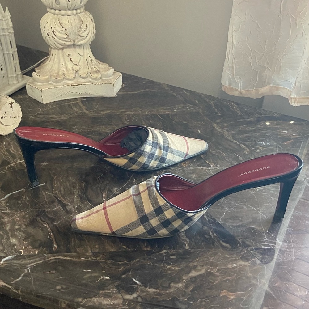 BURBERRY HEEL SLIDES/MULES